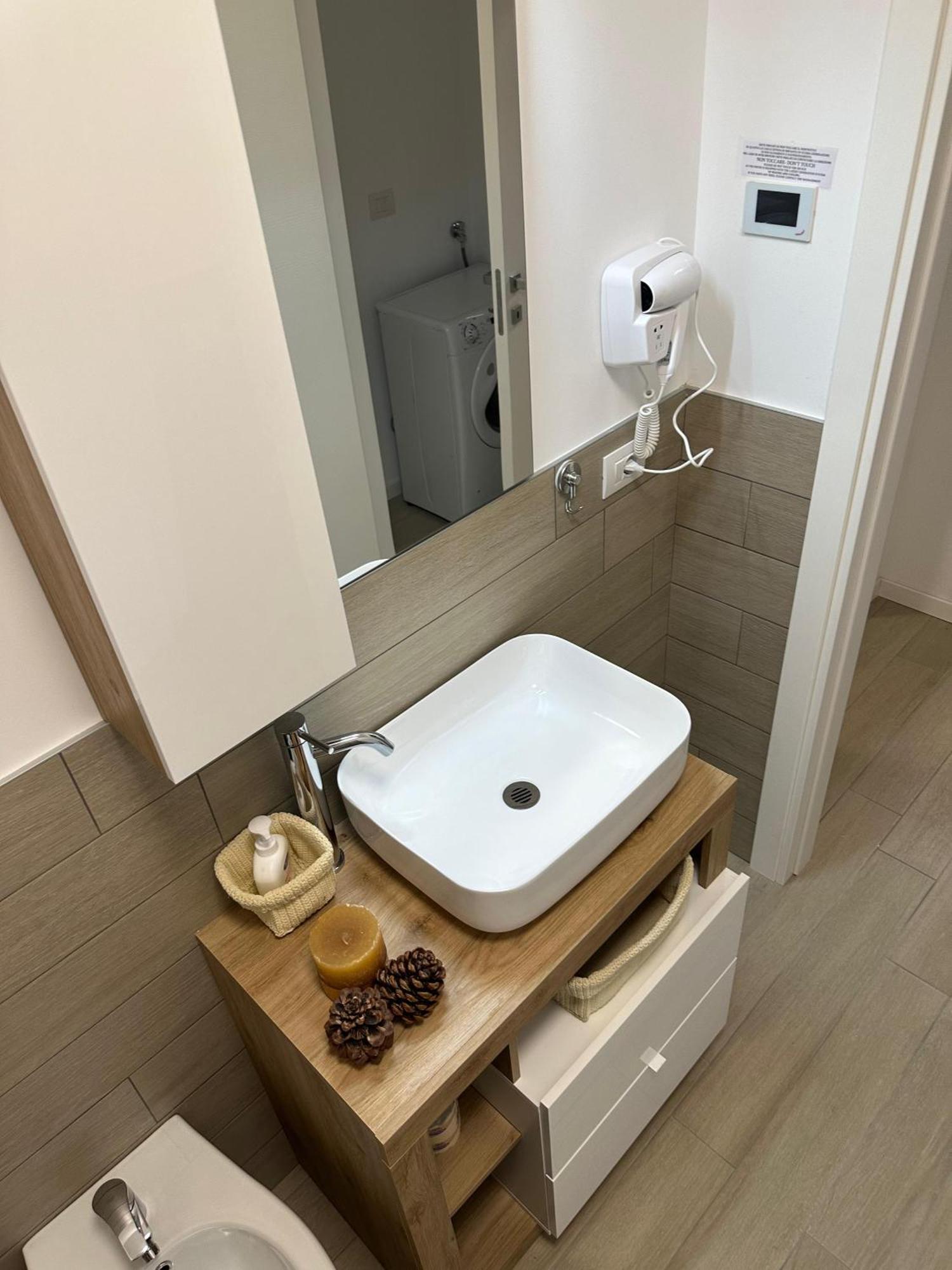 Casa Ideale Tim Appartmanti Moderni Vicina Al Centro เลคโค ภายนอก รูปภาพ