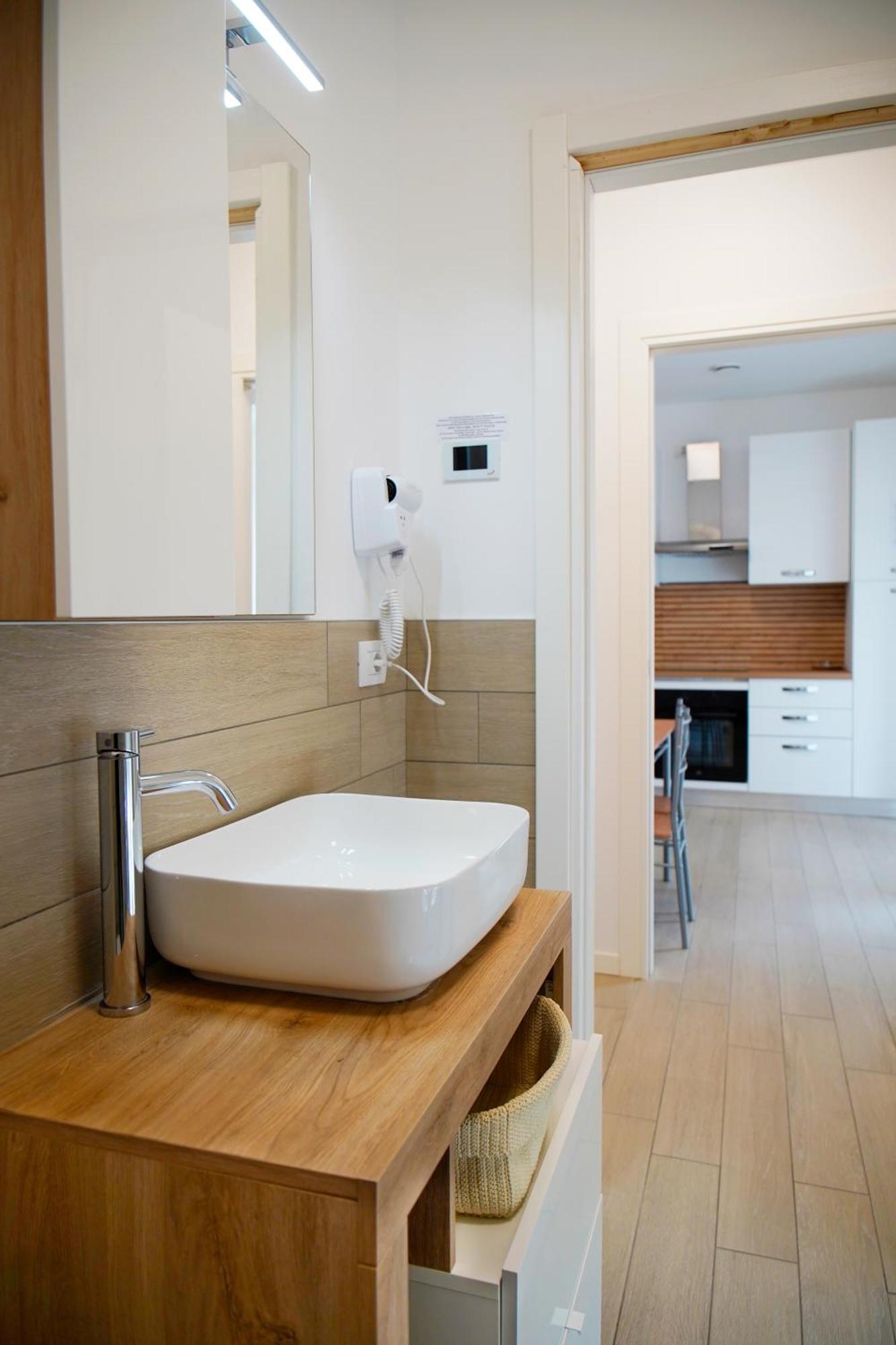 Casa Ideale Tim Appartmanti Moderni Vicina Al Centro เลคโค ภายนอก รูปภาพ