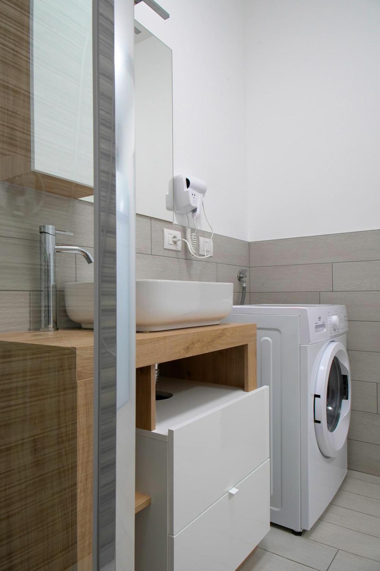 Casa Ideale Tim Appartmanti Moderni Vicina Al Centro เลคโค ภายนอก รูปภาพ